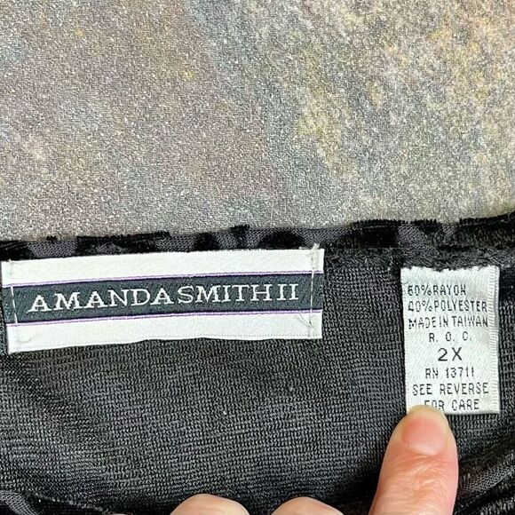 Amanda Smith Black Textured Paisley Velvet 2X Blouse - Picture 7 of 8